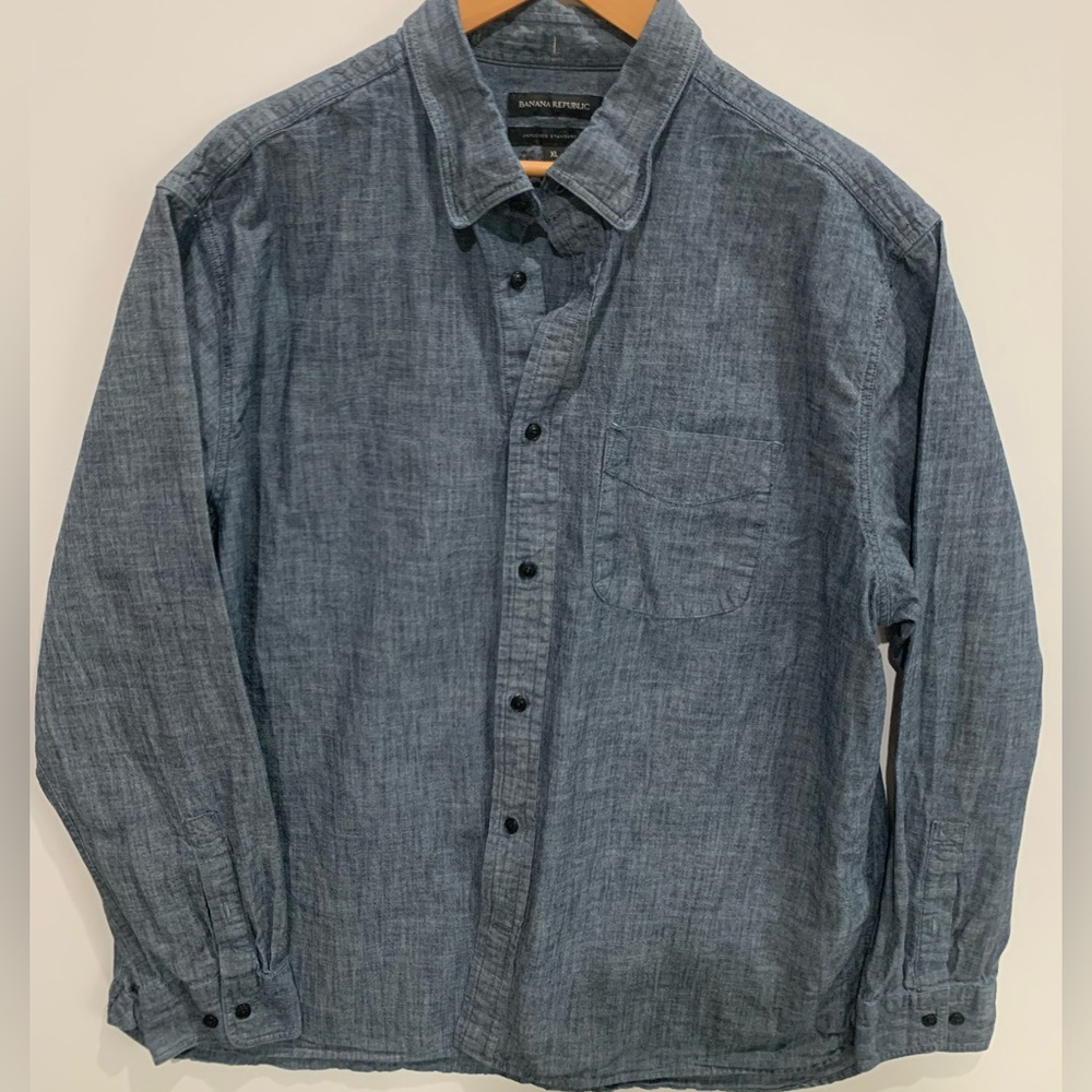 Banana Republic men’s Chambray Blue Casual Shirt size XL